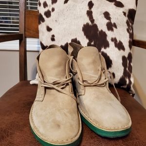 Clarks suede boot